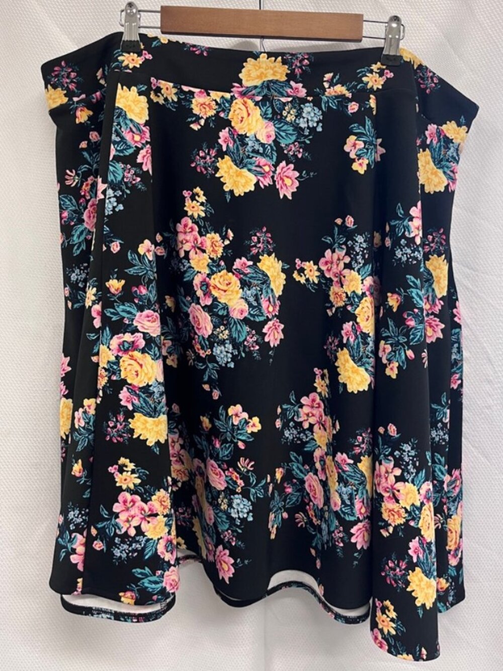 Ashley Nell Tipton for Boutique Black Floral Skater Skirt - Size 1X